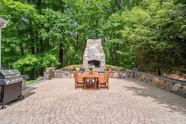 2 Garrison Ln, Southborough, MA 01772