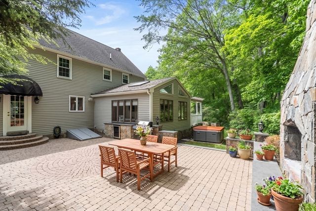 2 Garrison Ln, Southborough, MA 01772
