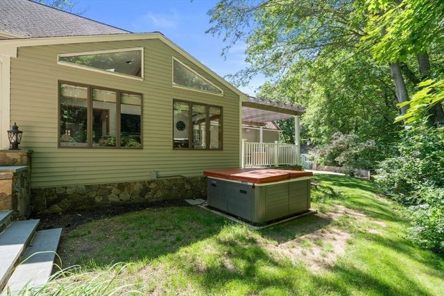 2 Garrison Ln, Southborough, MA 01772