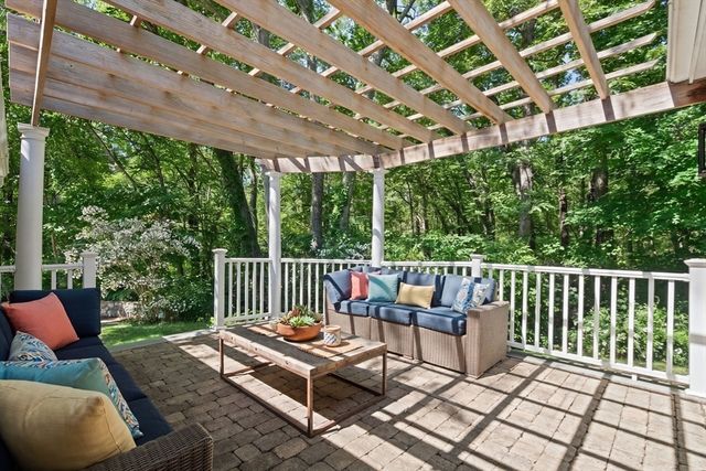 2 Garrison Ln, Southborough, MA 01772