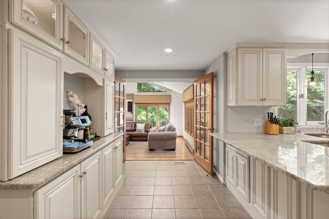 2 Garrison Ln, Southborough, MA 01772