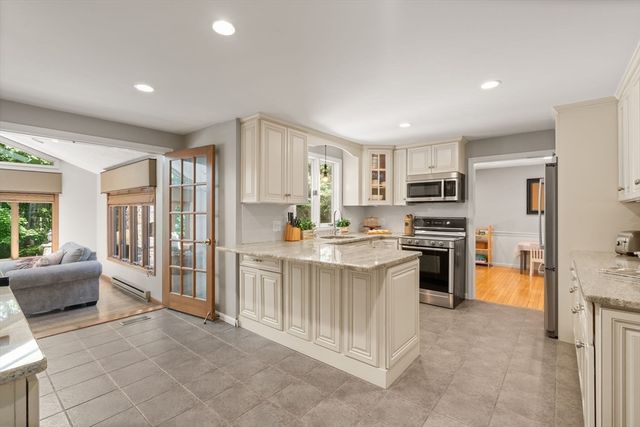 2 Garrison Ln, Southborough, MA 01772