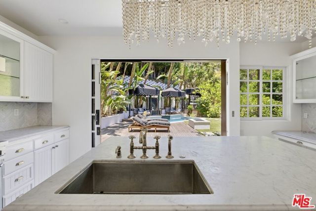 1467 N Kings Road, West Hollywood, CA 90069