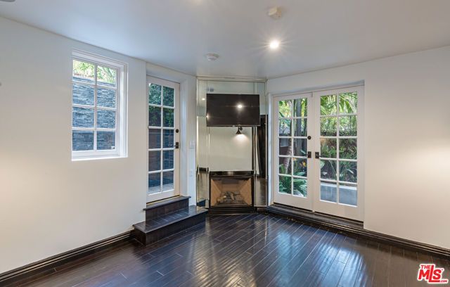 1467 N Kings Road, West Hollywood, CA 90069