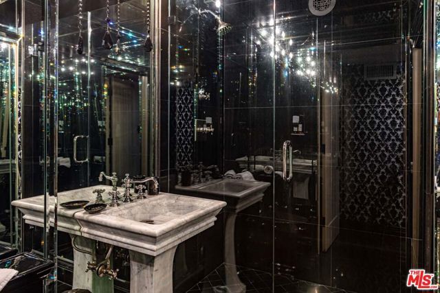 1467 N Kings Road, West Hollywood, CA 90069