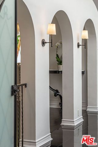1467 N Kings Road, West Hollywood, CA 90069