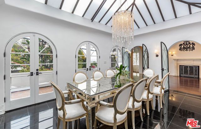 1467 N Kings Road, West Hollywood, CA 90069