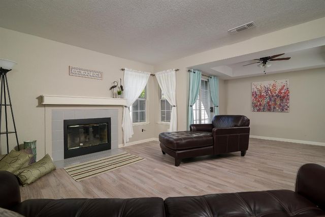 4055 Alex Ln, Carmichael, CA 95608