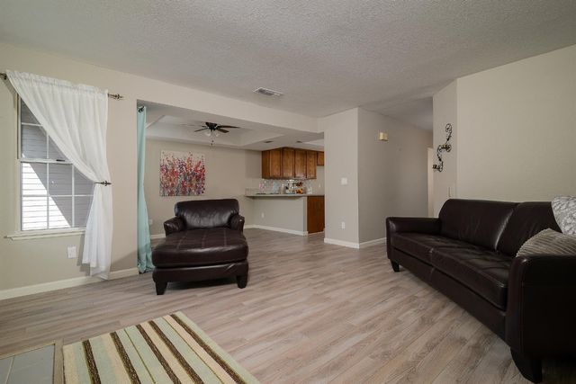 4055 Alex Ln, Carmichael, CA 95608