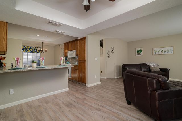 4055 Alex Ln, Carmichael, CA 95608