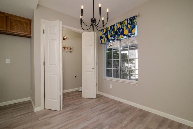 4055 Alex Ln, Carmichael, CA 95608