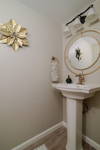 4055 Alex Ln, Carmichael, CA 95608