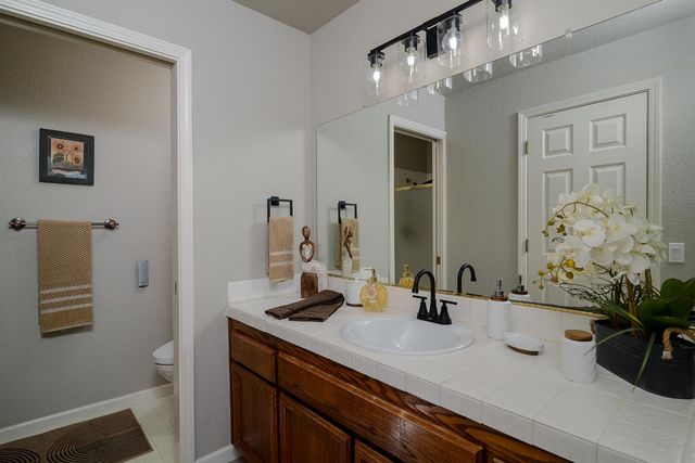 4055 Alex Ln, Carmichael, CA 95608