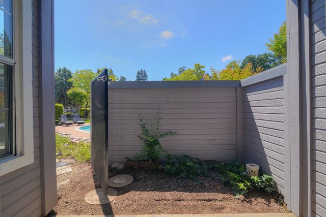 4055 Alex Ln, Carmichael, CA 95608
