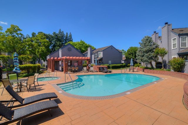 4055 Alex Ln, Carmichael, CA 95608