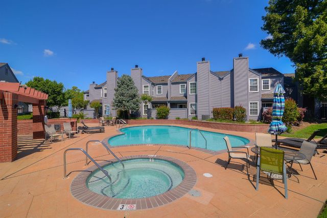 4055 Alex Ln, Carmichael, CA 95608