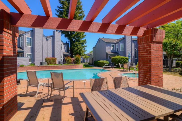 4055 Alex Ln, Carmichael, CA 95608