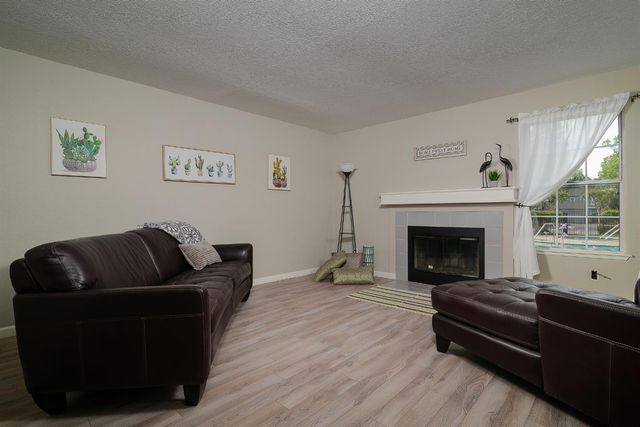 4055 Alex Ln, Carmichael, CA 95608