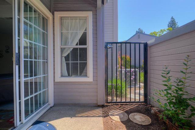 4055 Alex Ln, Carmichael, CA 95608