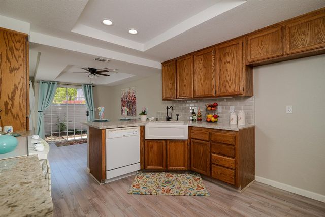 4055 Alex Ln, Carmichael, CA 95608