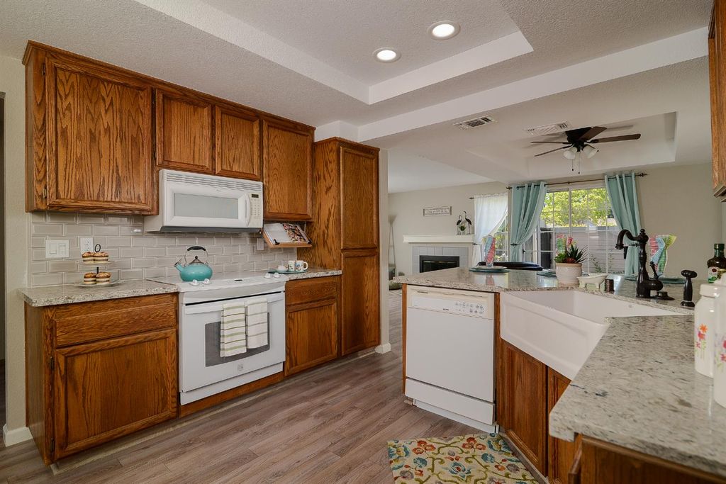 4055 Alex Ln, Carmichael, CA 95608