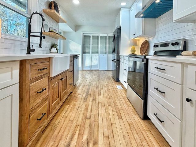 1902 W Brookhaven Circle, Dalton, GA 30720