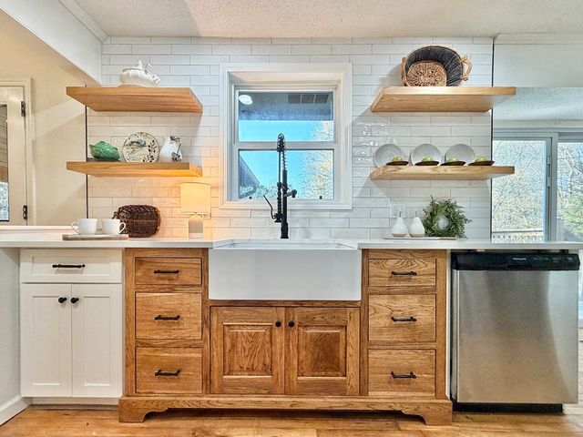 1902 W Brookhaven Circle, Dalton, GA 30720