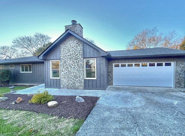 1902 W Brookhaven Circle, Dalton, GA 30720