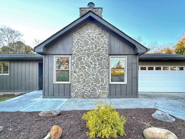 1902 W Brookhaven Circle, Dalton, GA 30720