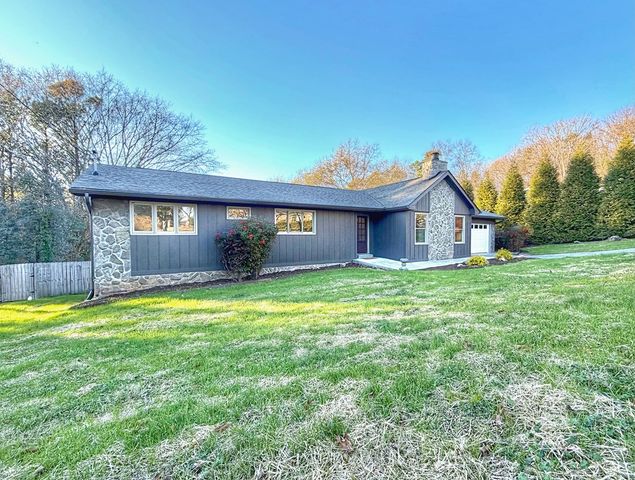 1902 W Brookhaven Circle, Dalton, GA 30720