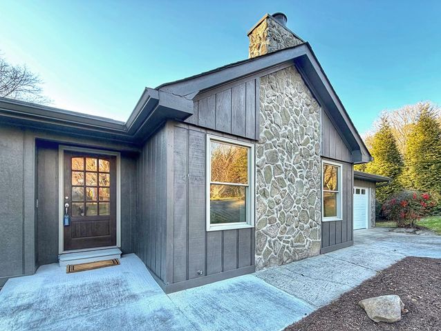 1902 W Brookhaven Circle, Dalton, GA 30720