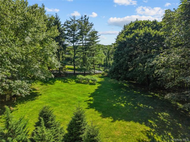 18 Oregon Road, Bedford Corners, NY 10549