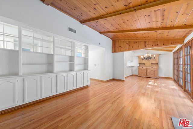 5824 Laramie Avenue, Woodland Hills (los Angeles), CA 91367