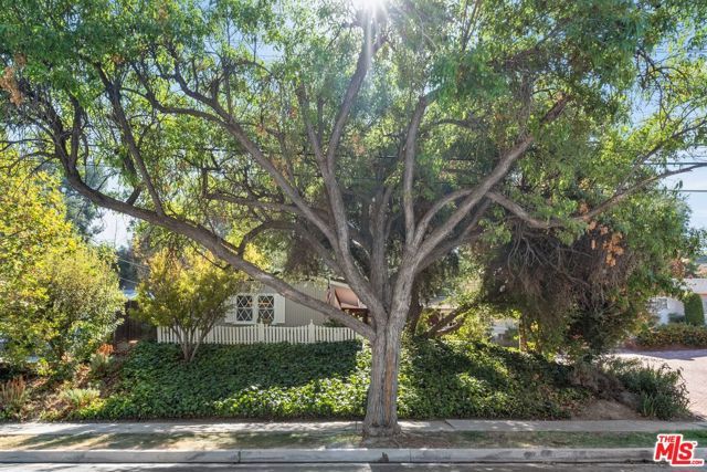 5824 Laramie Avenue, Woodland Hills (los Angeles), CA 91367