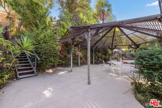 5824 Laramie Avenue, Woodland Hills (los Angeles), CA 91367