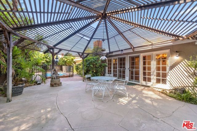 5824 Laramie Avenue, Woodland Hills (los Angeles), CA 91367