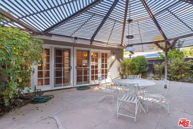 5824 Laramie Avenue, Woodland Hills (los Angeles), CA 91367