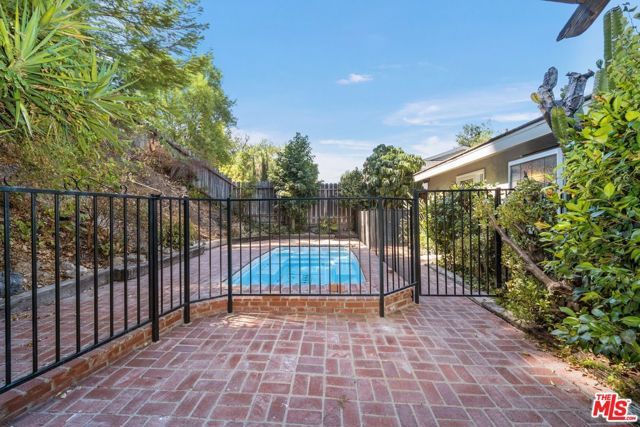5824 Laramie Avenue, Woodland Hills (los Angeles), CA 91367