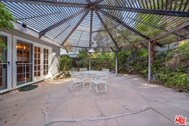 5824 Laramie Avenue, Woodland Hills (los Angeles), CA 91367