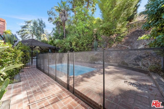 5824 Laramie Avenue, Woodland Hills (los Angeles), CA 91367