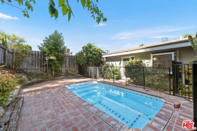 5824 Laramie Avenue, Woodland Hills (los Angeles), CA 91367