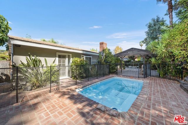 5824 Laramie Avenue, Woodland Hills (los Angeles), CA 91367