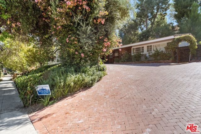 5824 Laramie Avenue, Woodland Hills (los Angeles), CA 91367