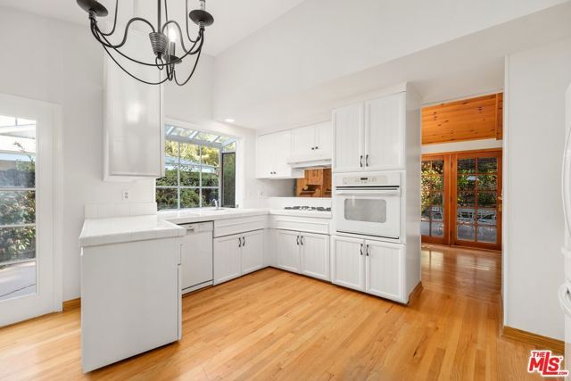 5824 Laramie Avenue, Woodland Hills (los Angeles), CA 91367