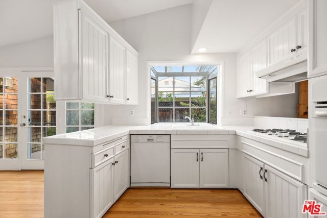 5824 Laramie Avenue, Woodland Hills (los Angeles), CA 91367