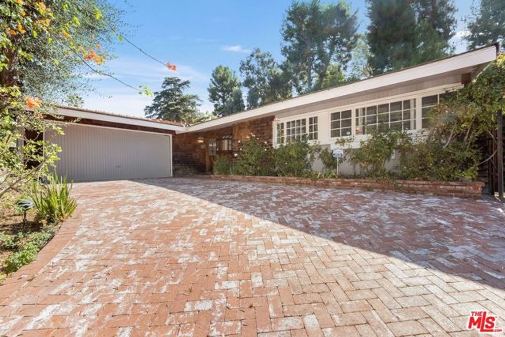 5824 Laramie Avenue, Woodland Hills (los Angeles), CA 91367