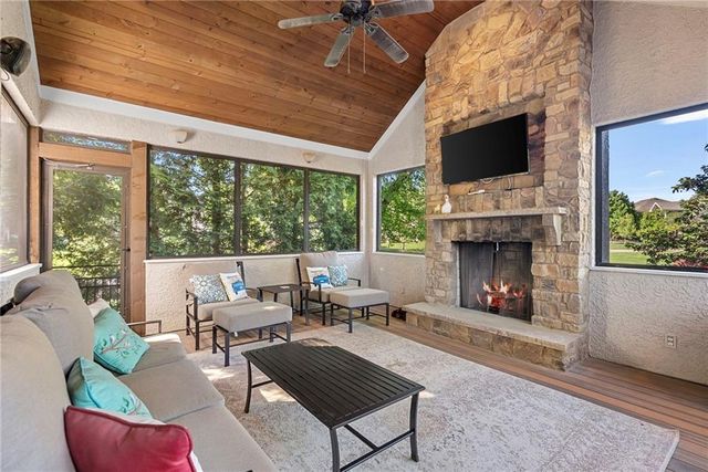 5314 W 164th Place, Overland Park, KS 66085
