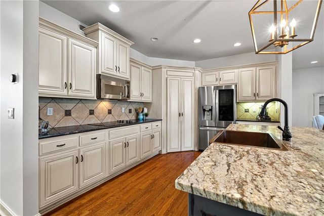 5314 W 164th Place, Overland Park, KS 66085