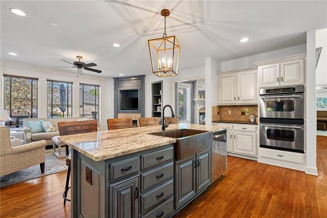 5314 W 164th Place, Overland Park, KS 66085