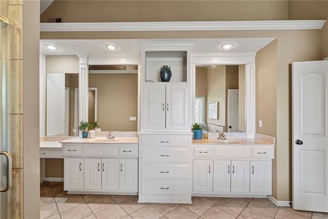 5314 W 164th Place, Overland Park, KS 66085